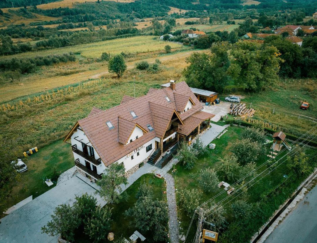 Отель Nut House Retezat Nucsoara  Экстерьер фото